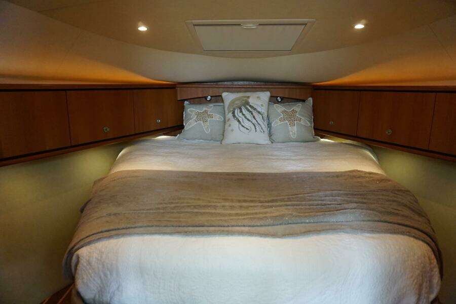 2007 39 Tiara Yachts 3900 Sovran The Pearl Master Stateroom (1)