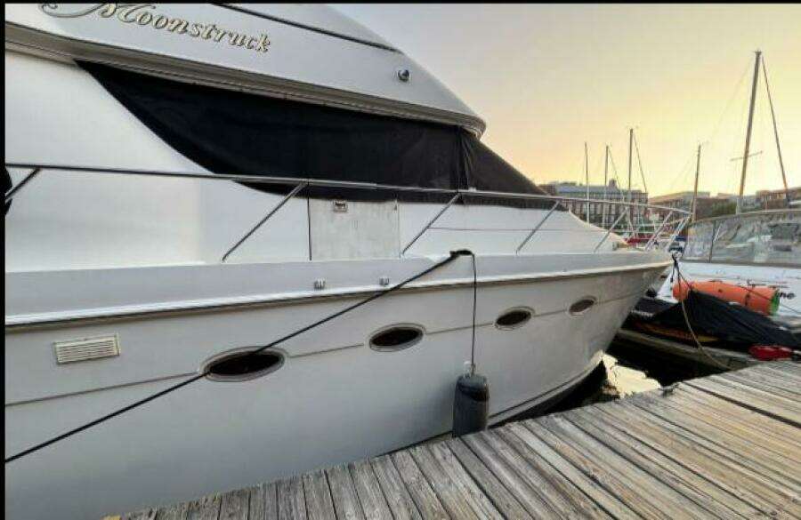 1998 Carver 530 Voyager