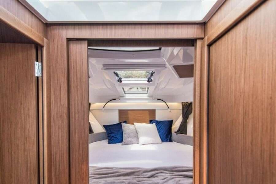 2026 Beneteau Antares 9