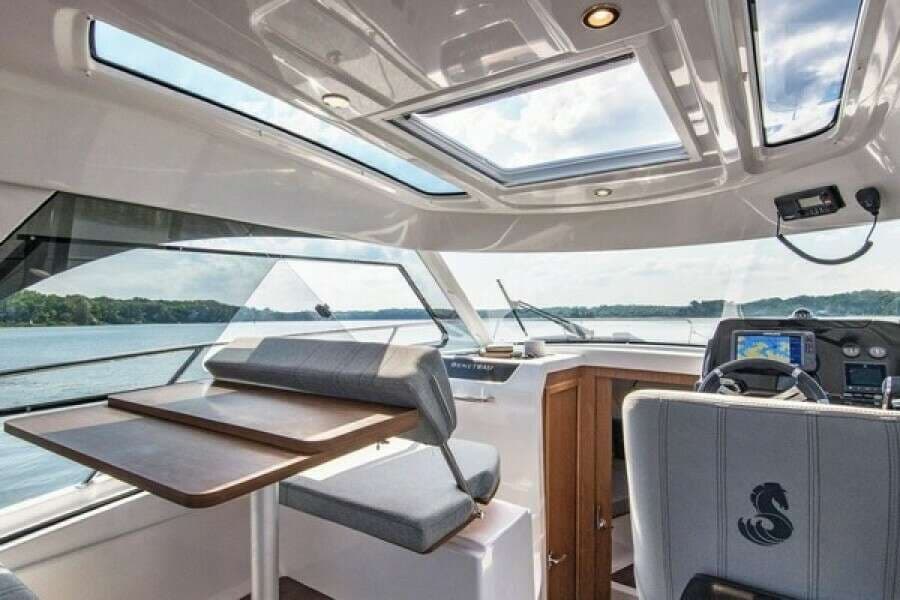 2026 Beneteau Antares 9