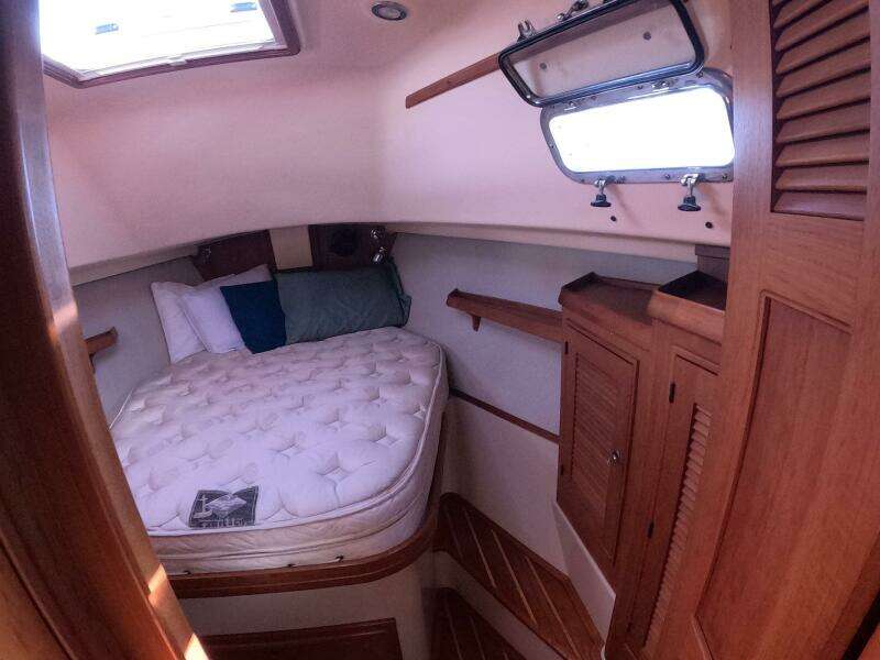2005 Island Packet 370