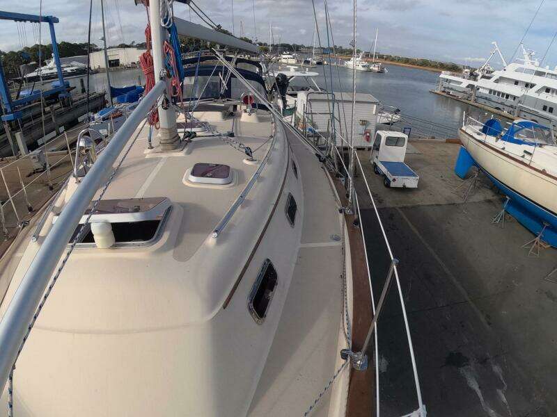 2005 Island Packet 370