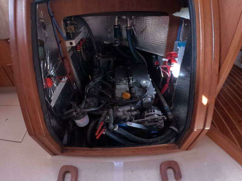 2005 Island Packet 370