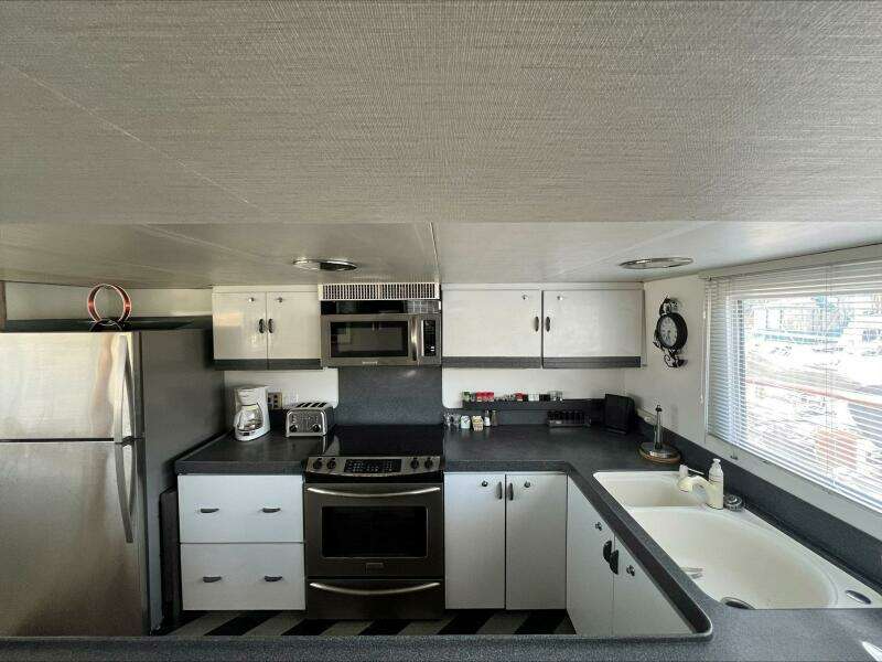 1984 Broward Raised Pilothouse