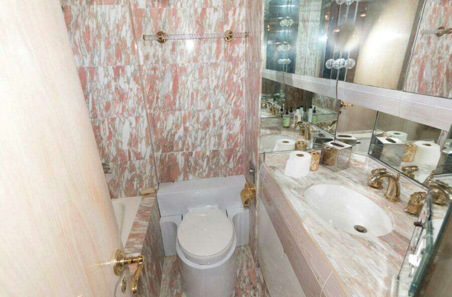 1984 Broward Raised Pilothouse