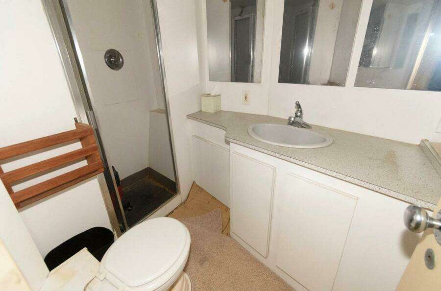 1984 Broward Raised Pilothouse