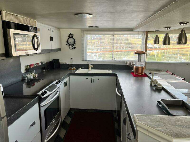 1984 Broward Raised Pilothouse