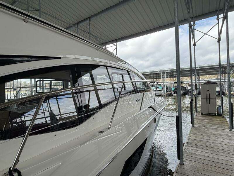 2017 Sea Ray 400 Sundancer