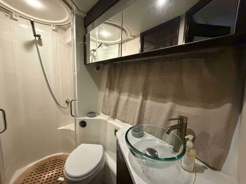 2017 Sea Ray 400 Sundancer