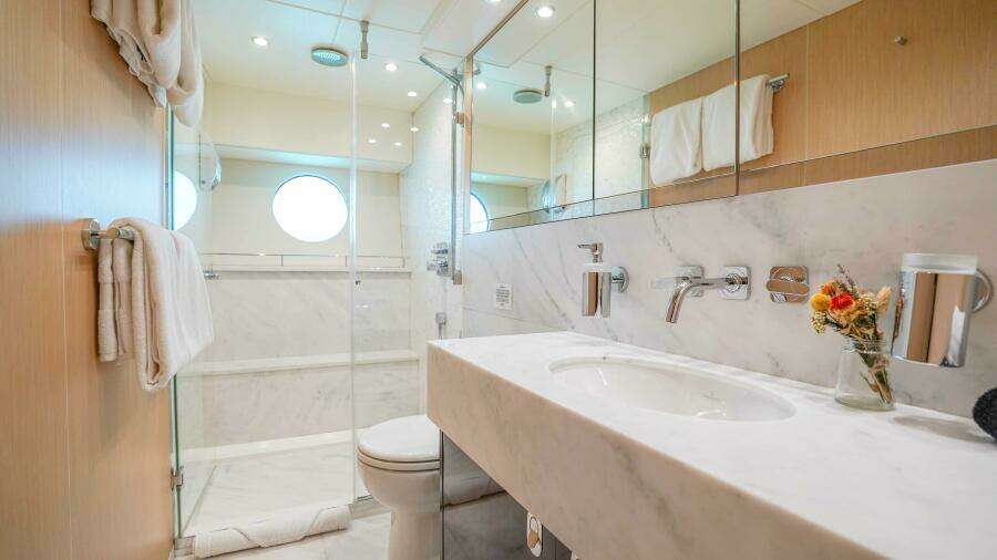 2016 Sunseeker 75 Yacht