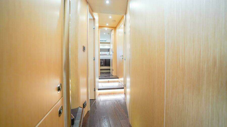 2016 Sunseeker 75 Yacht