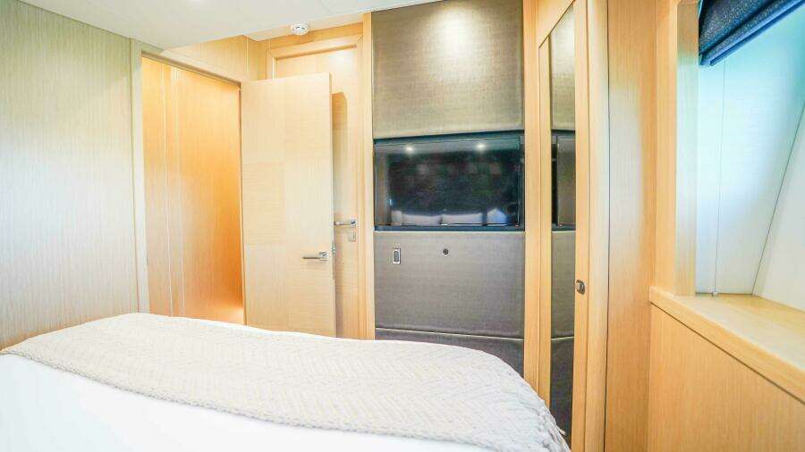 2016 Sunseeker 75 Yacht