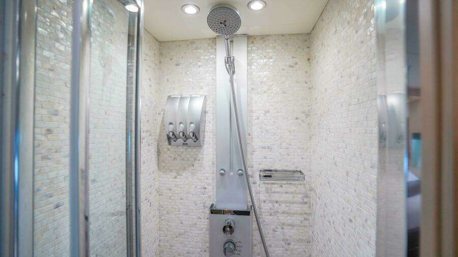 2016 Sunseeker 75 Yacht