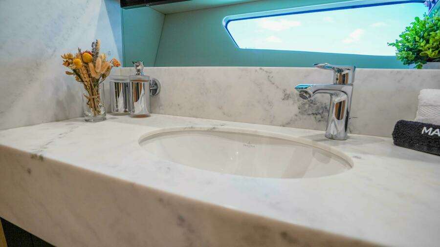 2016 Sunseeker 75 Yacht