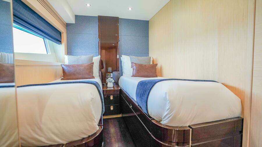 2016 Sunseeker 75 Yacht