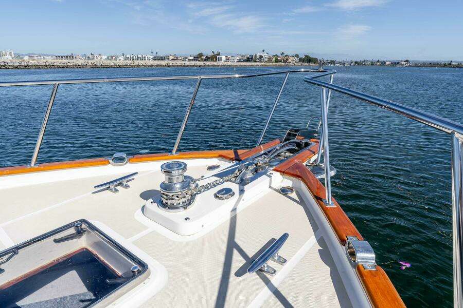 2000 Offshore Yachts Flushdeck