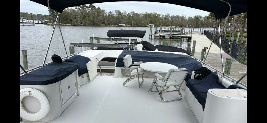 2007 Bluewater 5200