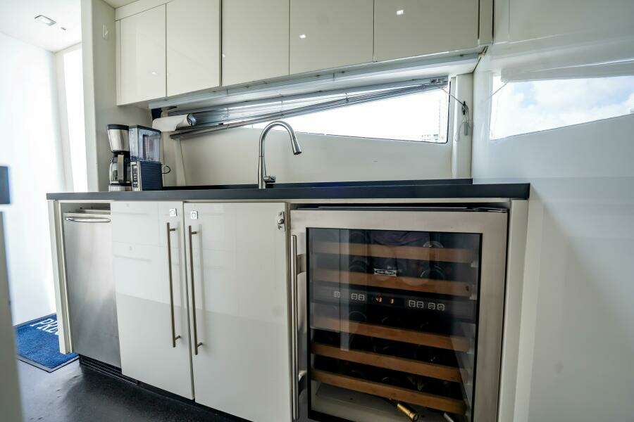 2011 Sunseeker 34 Metre Yacht