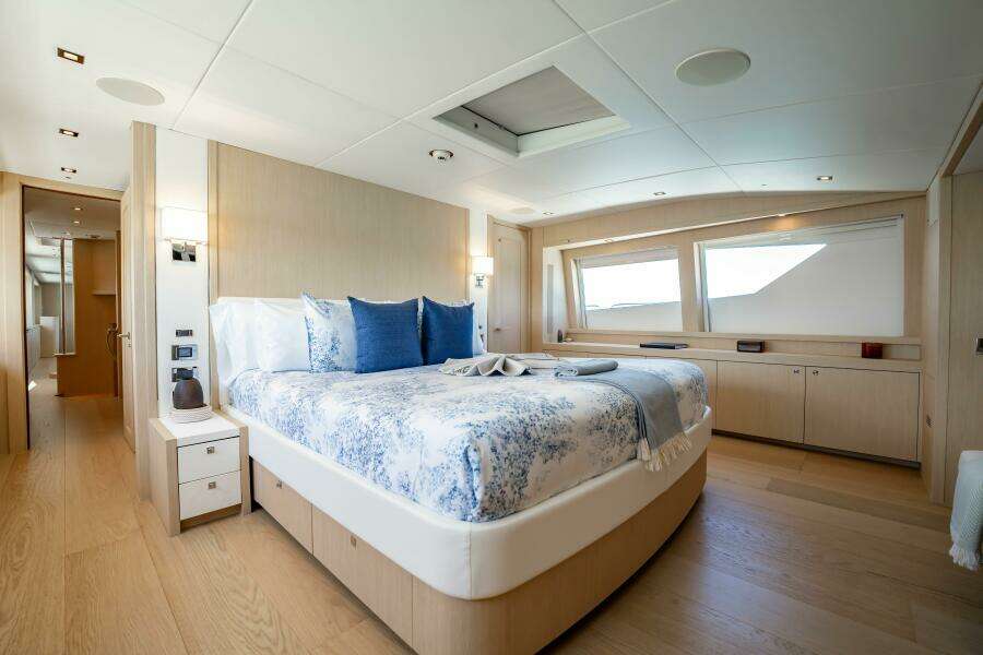2011 Sunseeker 34 Metre Yacht