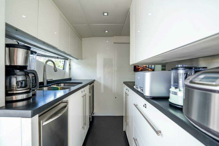 2011 Sunseeker 34 Metre Yacht