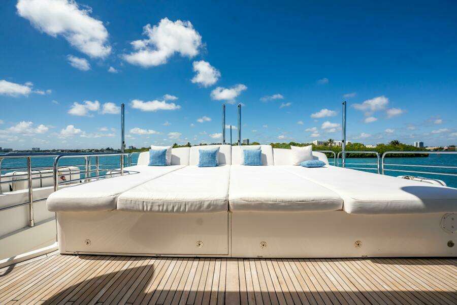 2011 Sunseeker 34 Metre Yacht