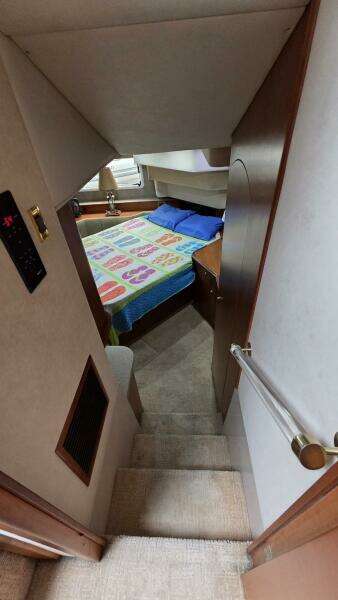 2000 Cruisers Yachts 4450 Express Motor Yacht