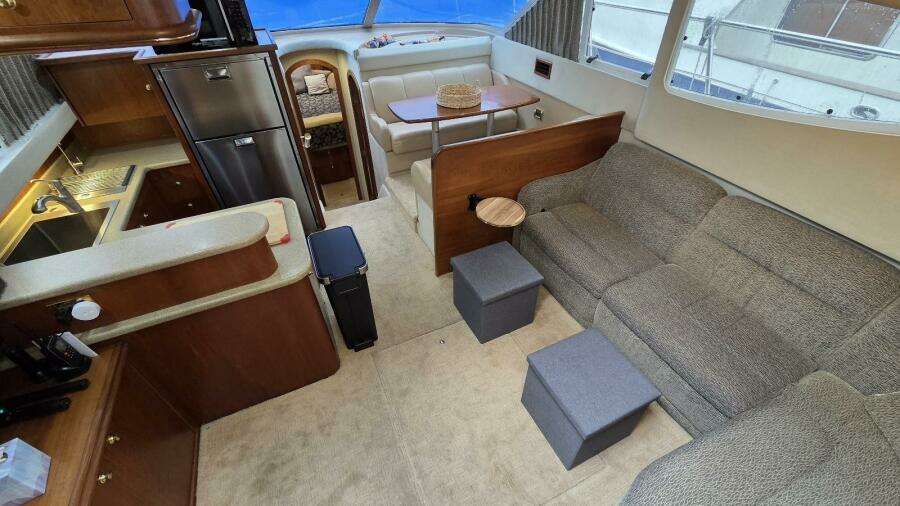 2000 Cruisers Yachts 4450 Express Motor Yacht