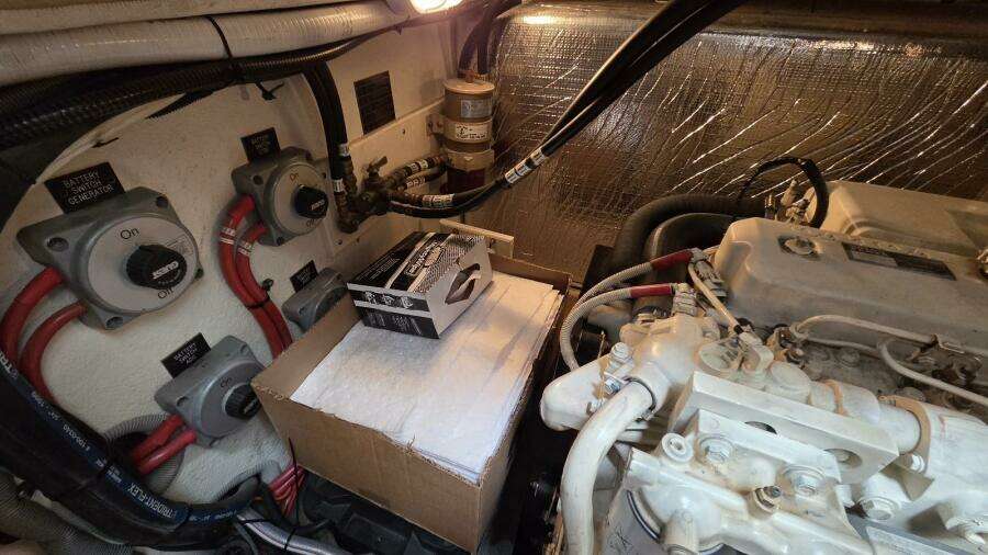 2000 Cruisers Yachts 4450 Express Motor Yacht