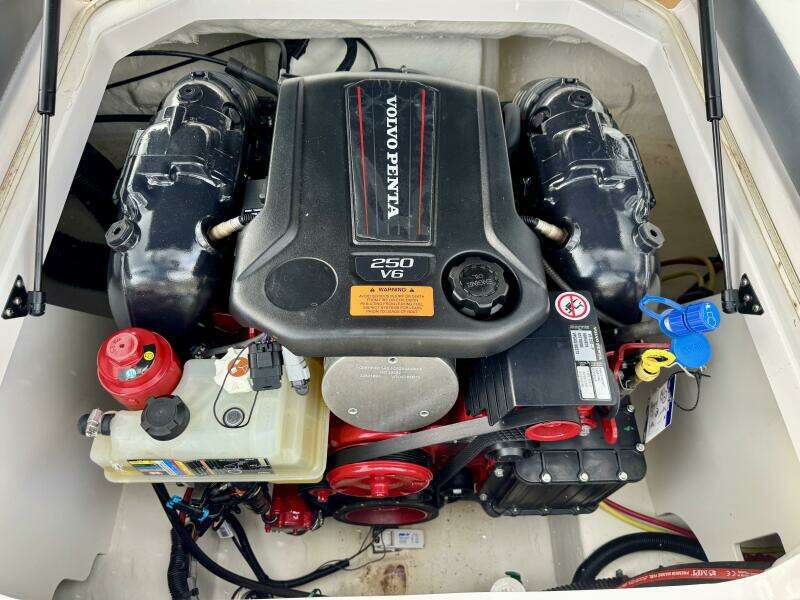 2023 Chaparral 21 SSi Ski & Fish