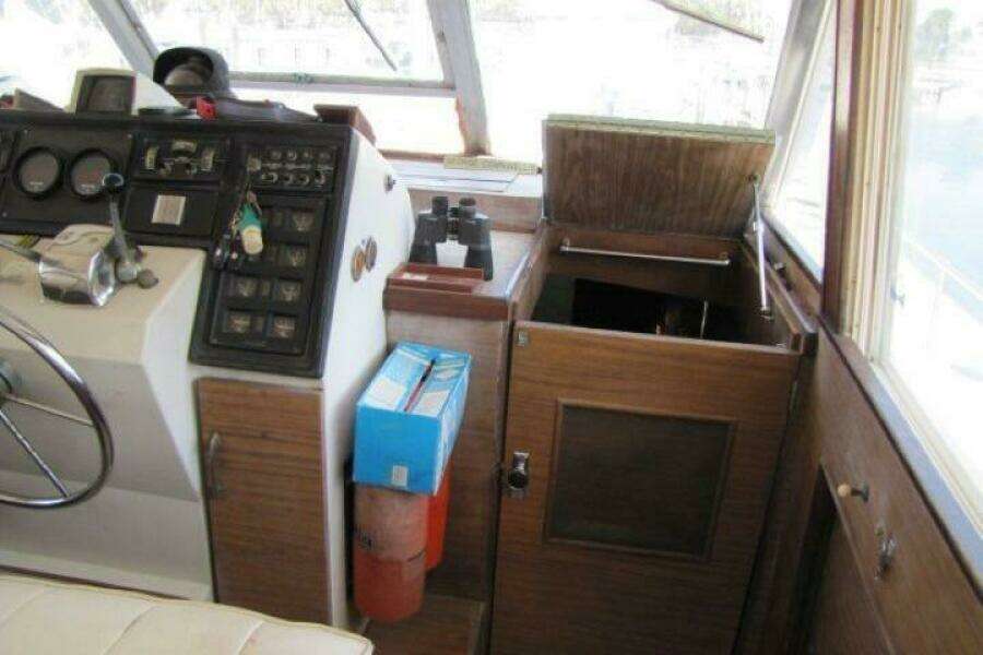 1973 Chris-Craft 55 Commander