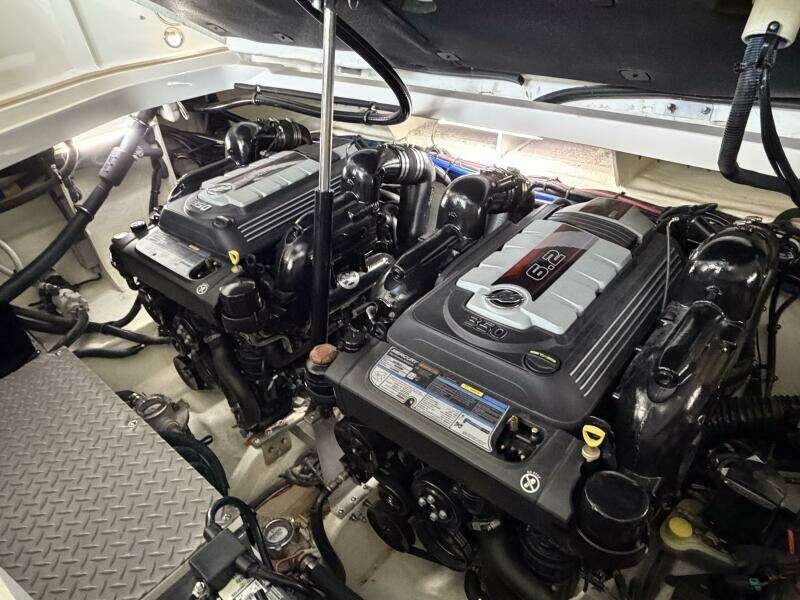 2023 Sea Ray Sundancer 320