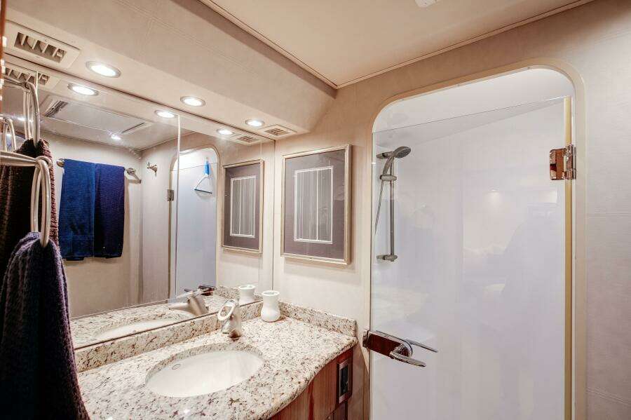 Viking 64 - High Life -