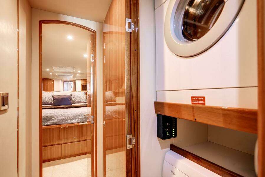 Viking 64 - High Life -