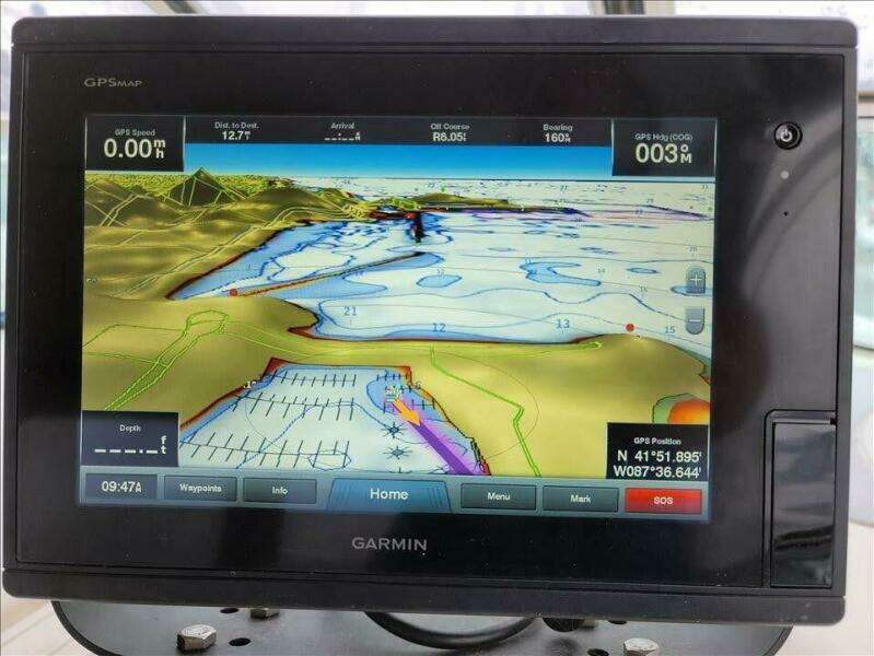 2000 Cruisers Yachts 3672 Express