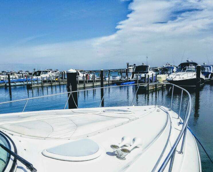 2000 Cruisers Yachts 3672 Express