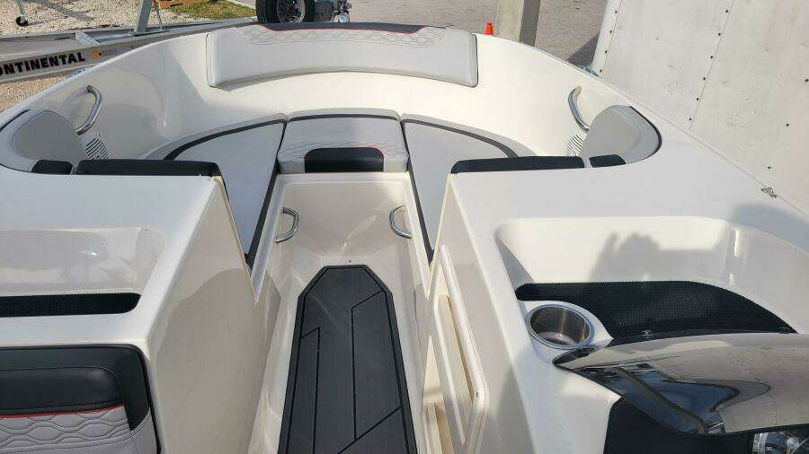 2022 Bayliner Element M17