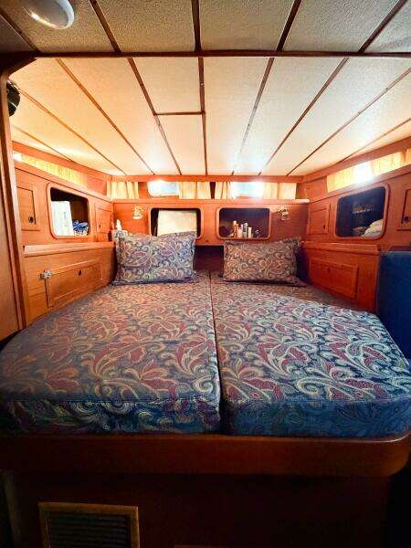 1986 Nauticat 40 Cutter Ketch Pilothouse