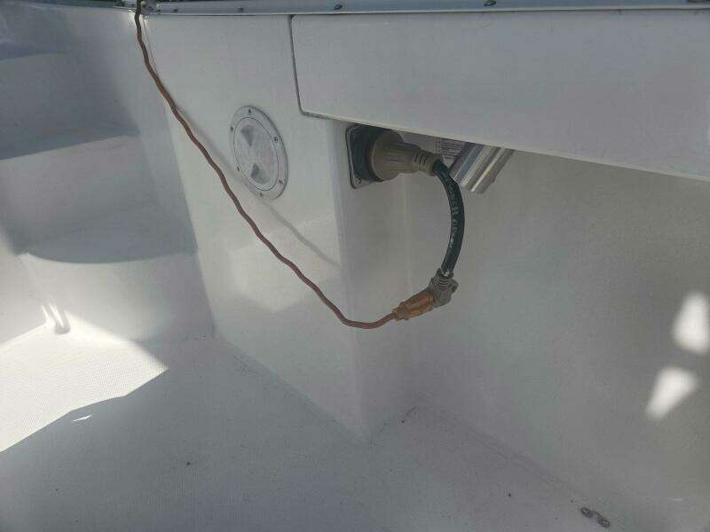 2008 True World Marine TE2810