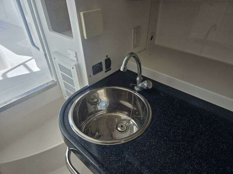 2008 True World Marine TE2810