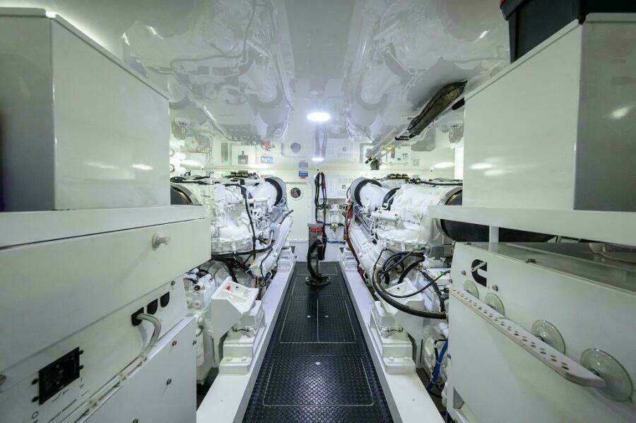 Viking 72 Knot Again - Engine Room
