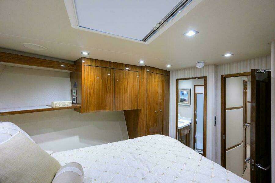 Viking 72 Knot Again - Forward Stateroom