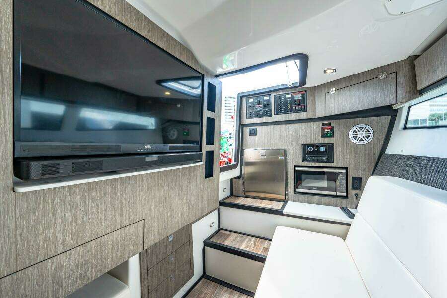 2023 Monterey 385 SS - Salon