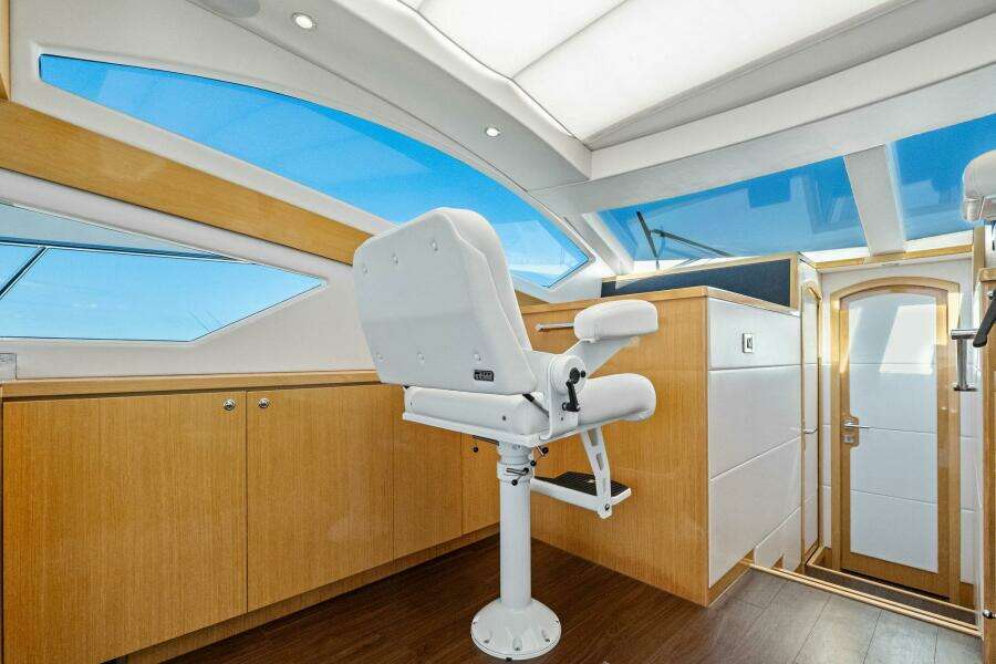 2018 Outboard Express Catamaran 47