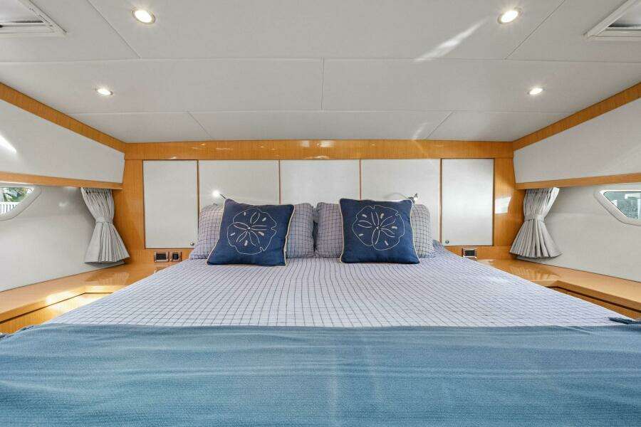 2018 Outboard Express Catamaran 47 - Stateroom