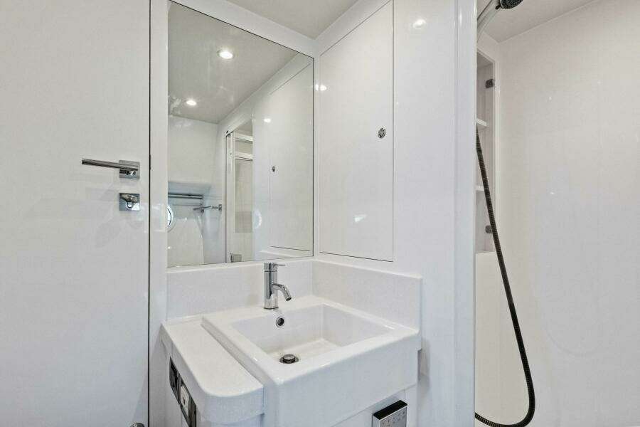 2018 Outboard Express Catamaran 47