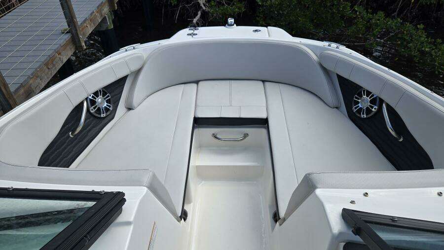 2023 Sea Ray SPX 210 OB