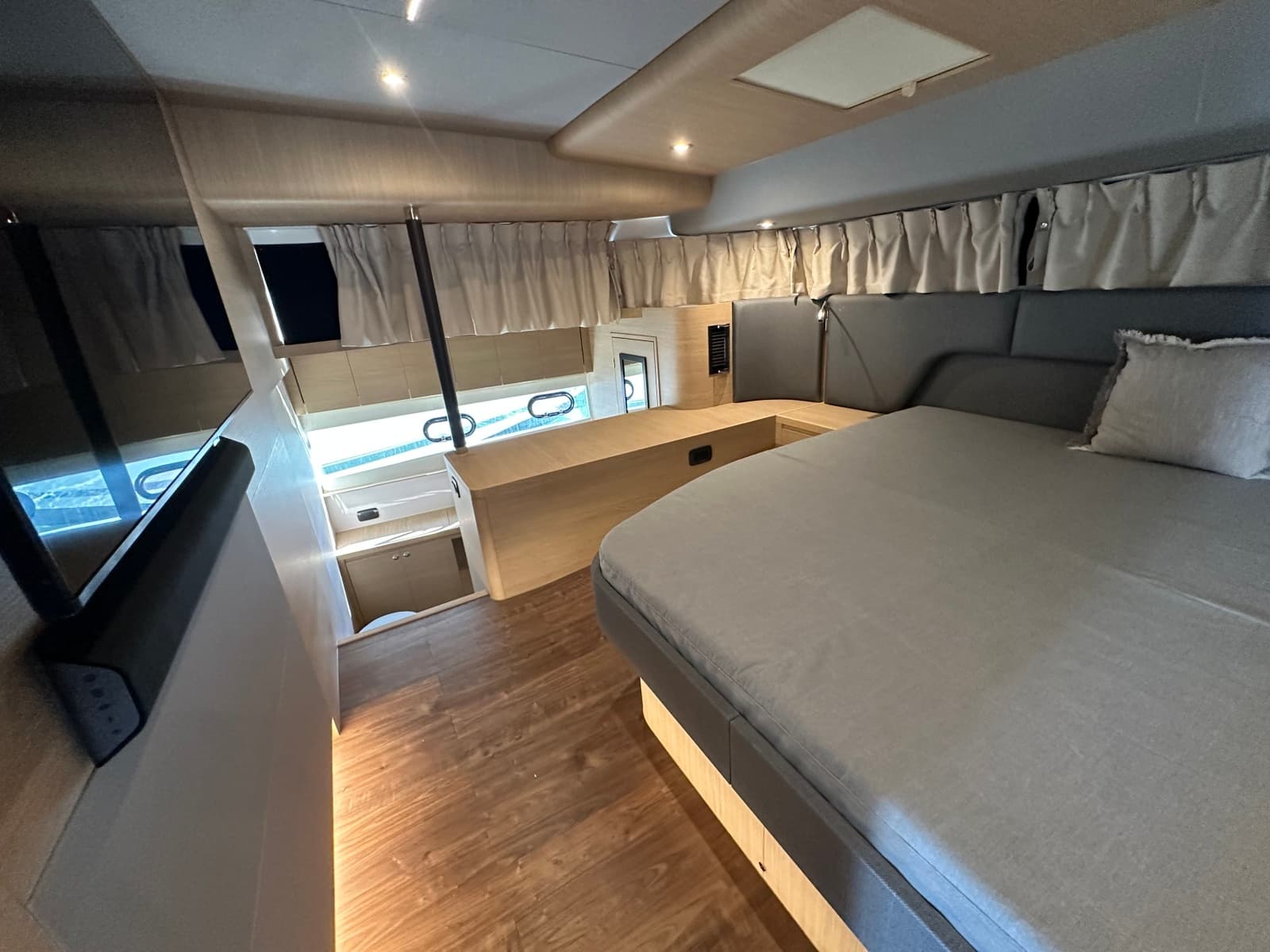 2024 Aquila 54 Yacht