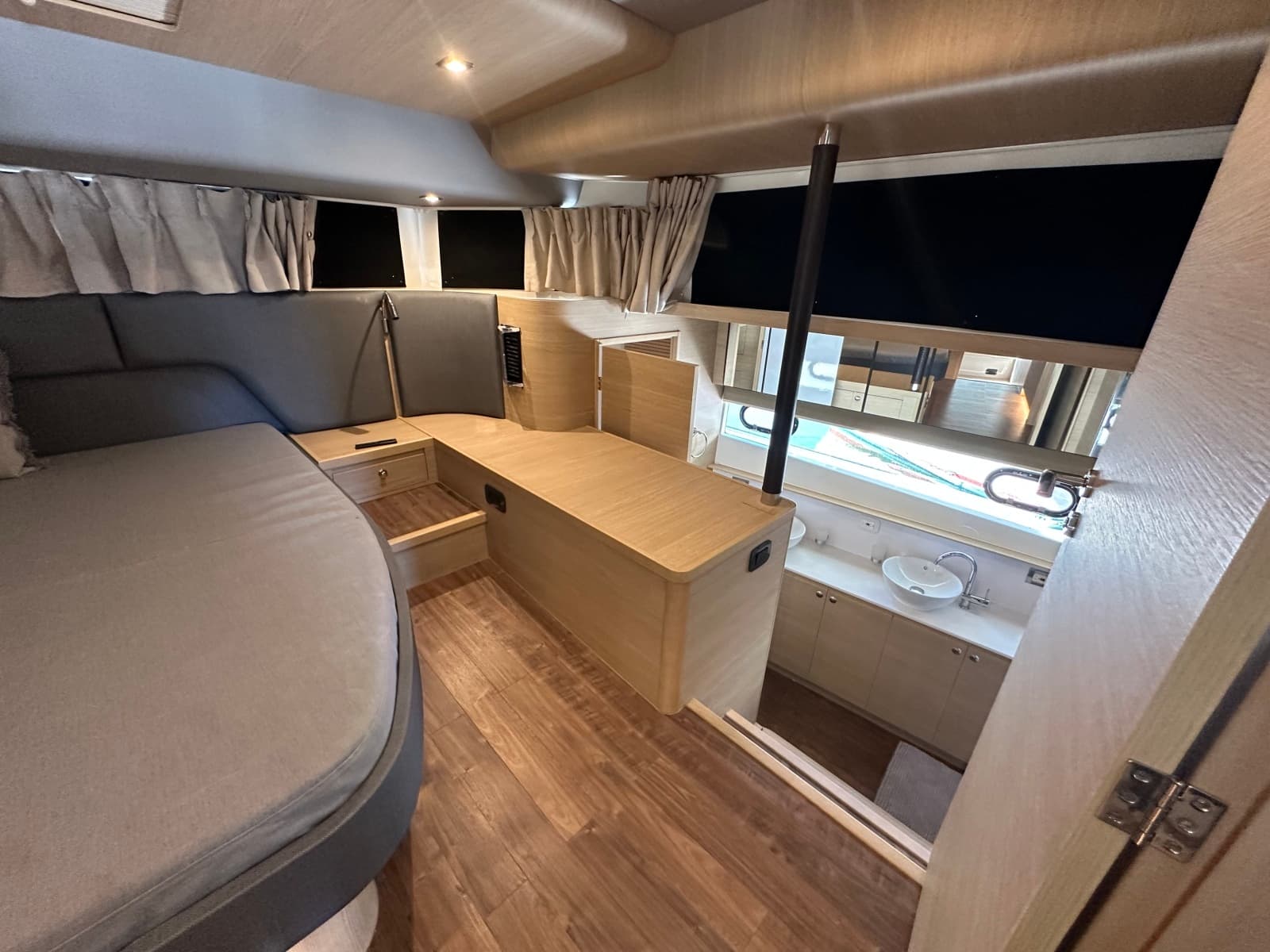 2024 Aquila 54 Yacht