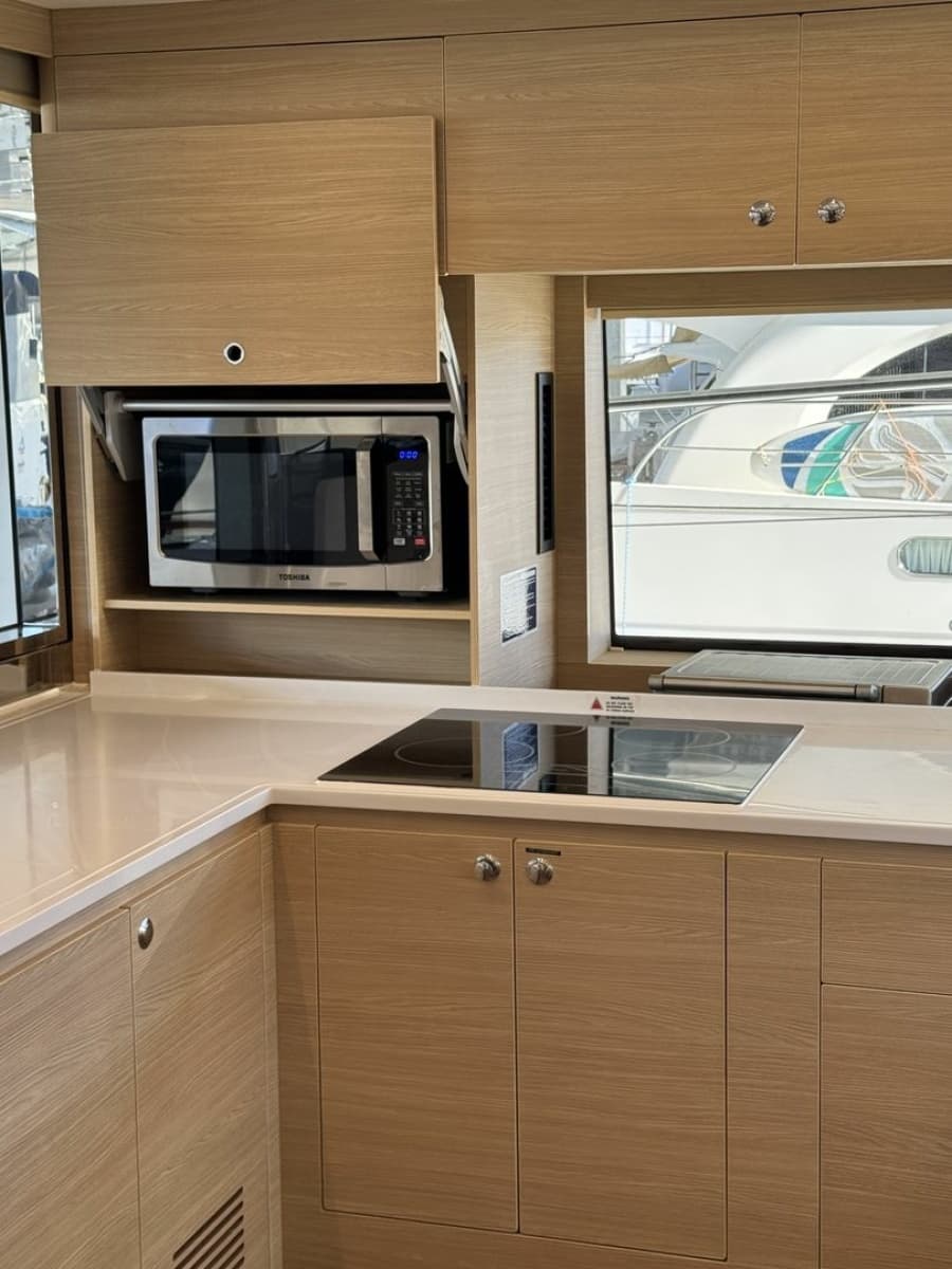 2024 Aquila 54 Yacht