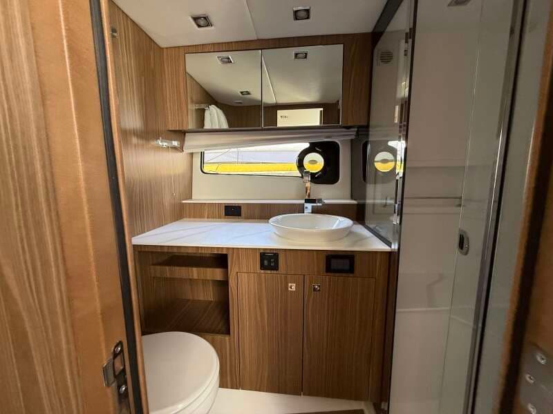 2024 Cruisers Yachts 50 GLS Outboard